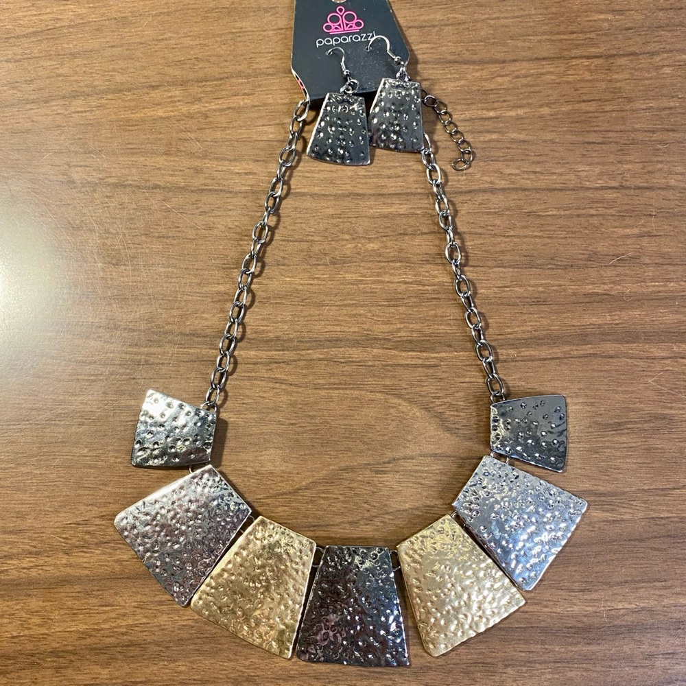 Paparazzi Two-Tone Hammered Necklace Earrings Set